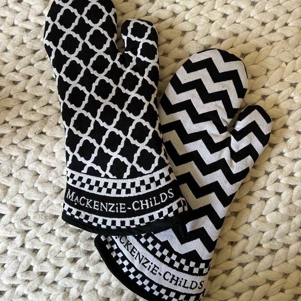 MacKenzie-Childs Black & White Zig Zag Oven Mitts - Set of 2